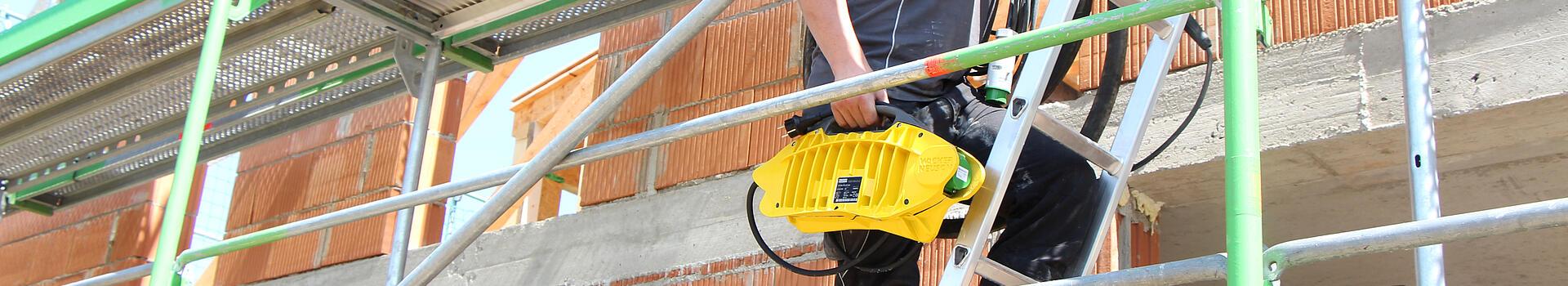 Frequency converters Portable frequency converter FUH20 during transport on the construction site