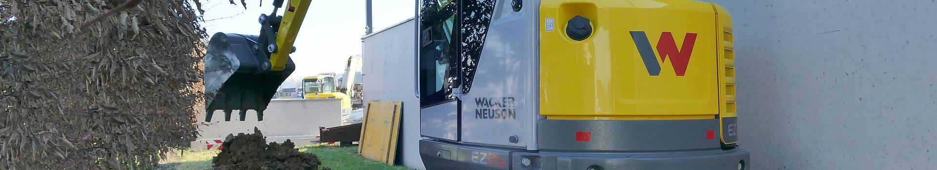 Zero Tail Excavators Thanks to Zero Tail the EZ26 can carry out excavations right next to a house wall